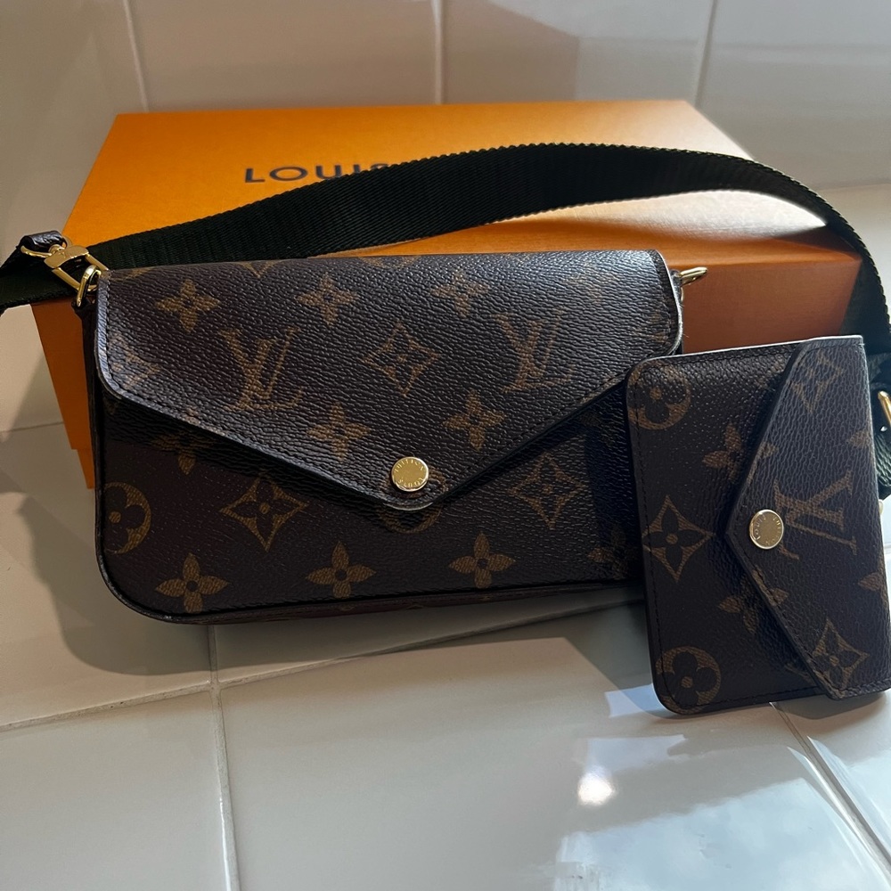 LOUIS VUITTON Monogram Felicie Strap & Go Crossbody